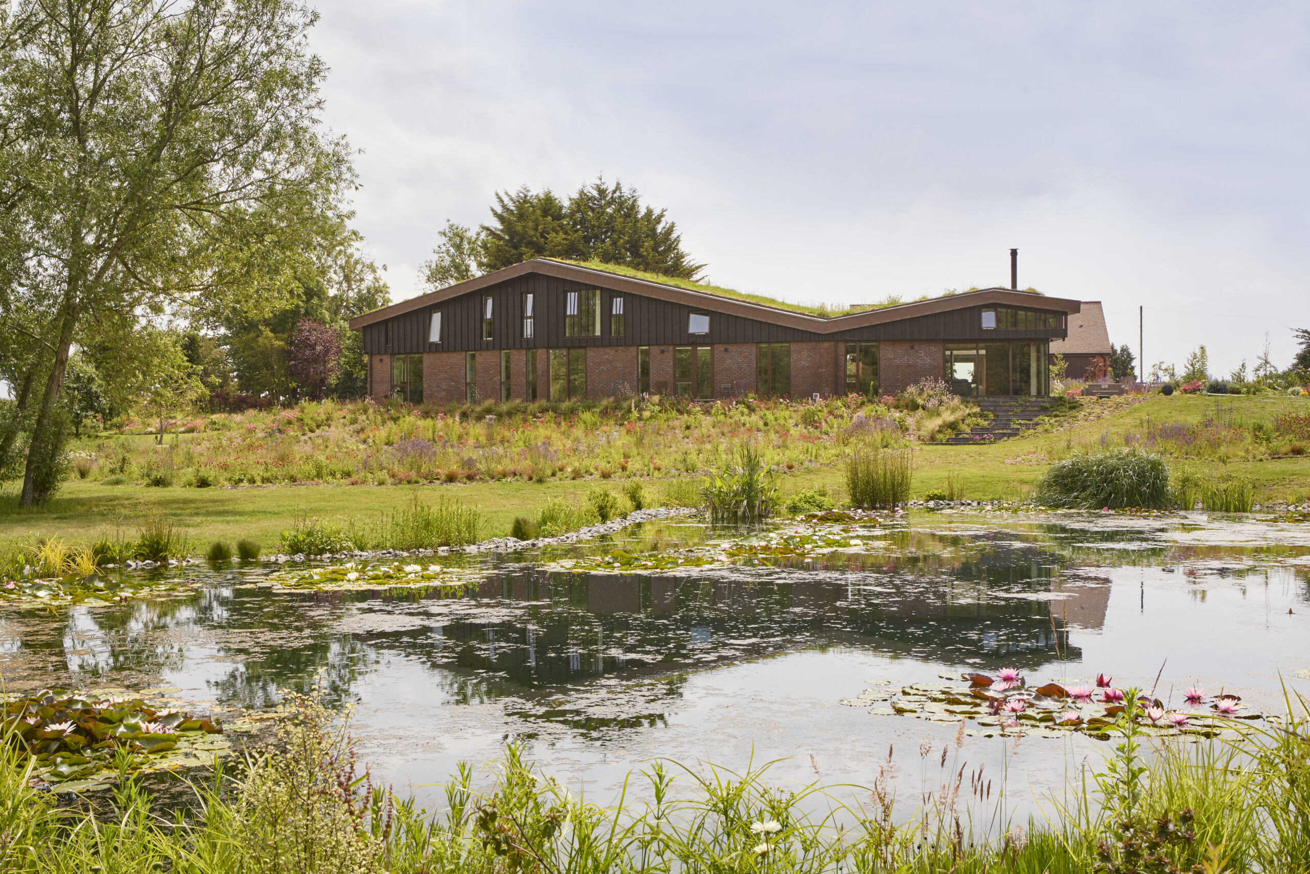 New build home constructed by Beckwood with large pond and consdierable landscaping. The contemporary design by Vivid Architects reflects the Malvern Hills surrounding.