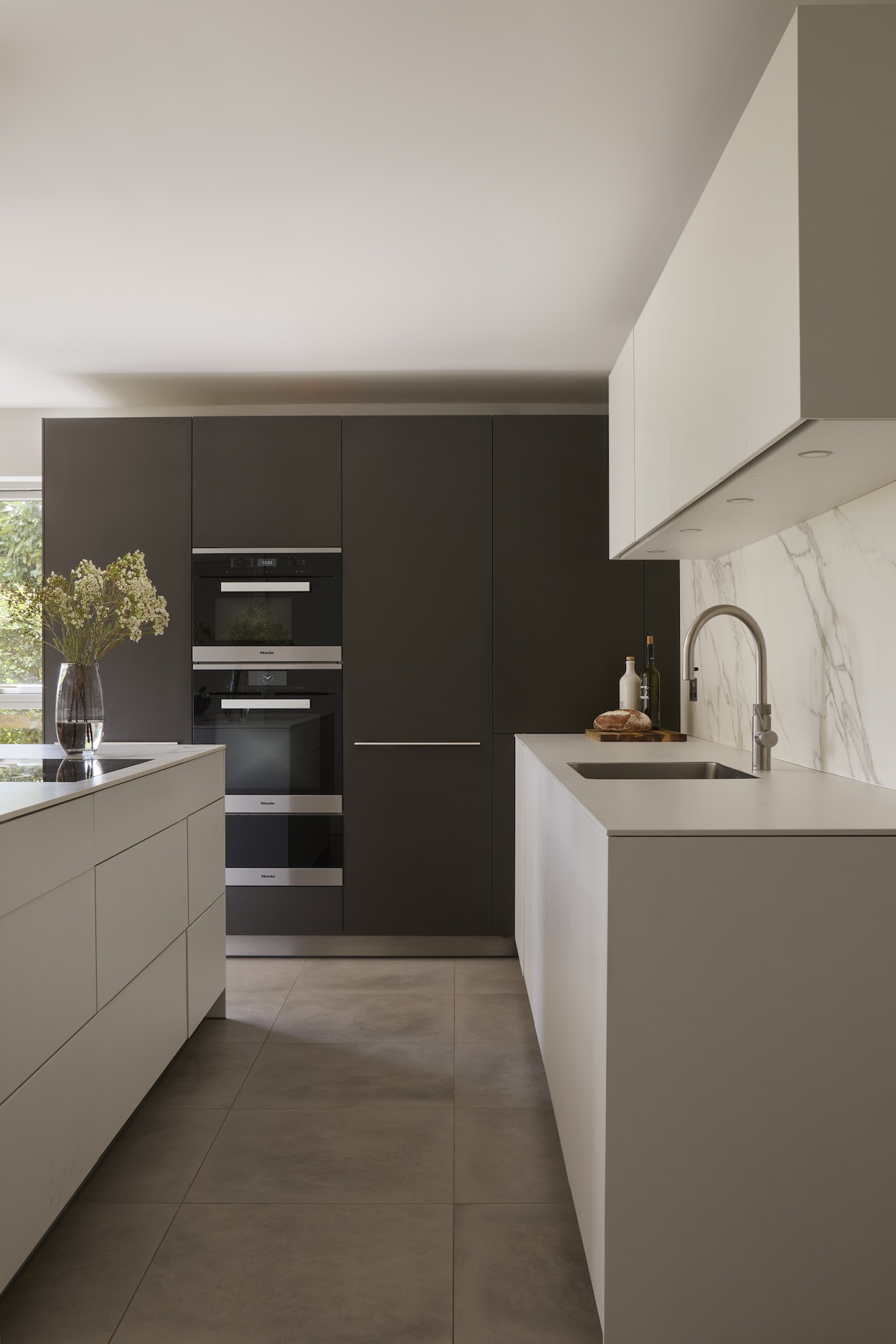 Bespoke design kitchen for rural new build house East Oxfordshire